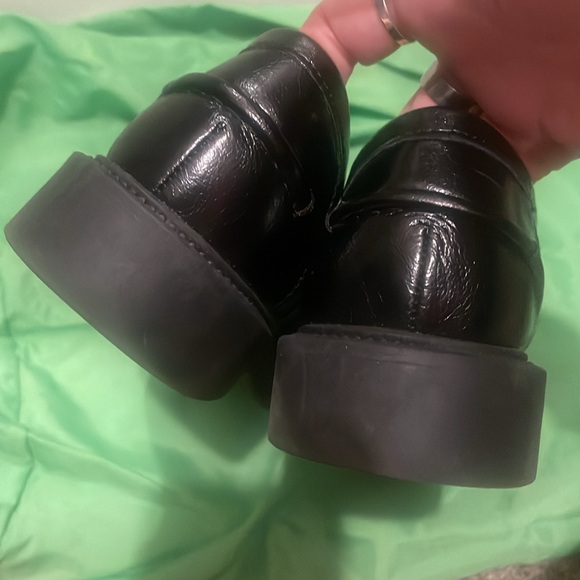 Steve Madden women’s size 6.5 black oxford loafer with gold chain detail EUC - Picture 4 of 6